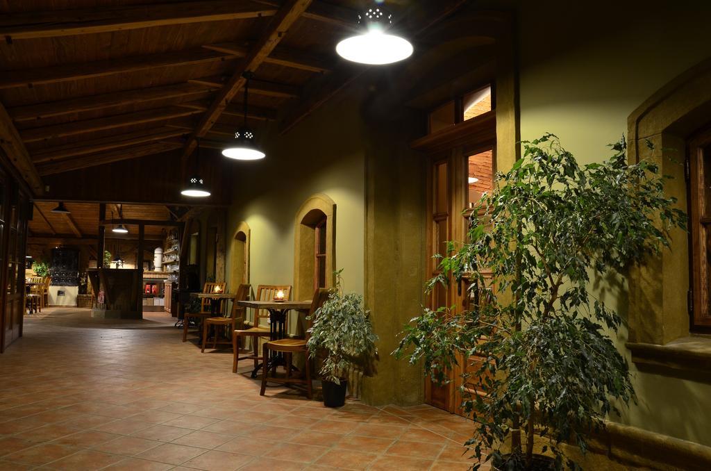Restaurace A Penzion U Pešíků Červený Kostelec Exterior foto