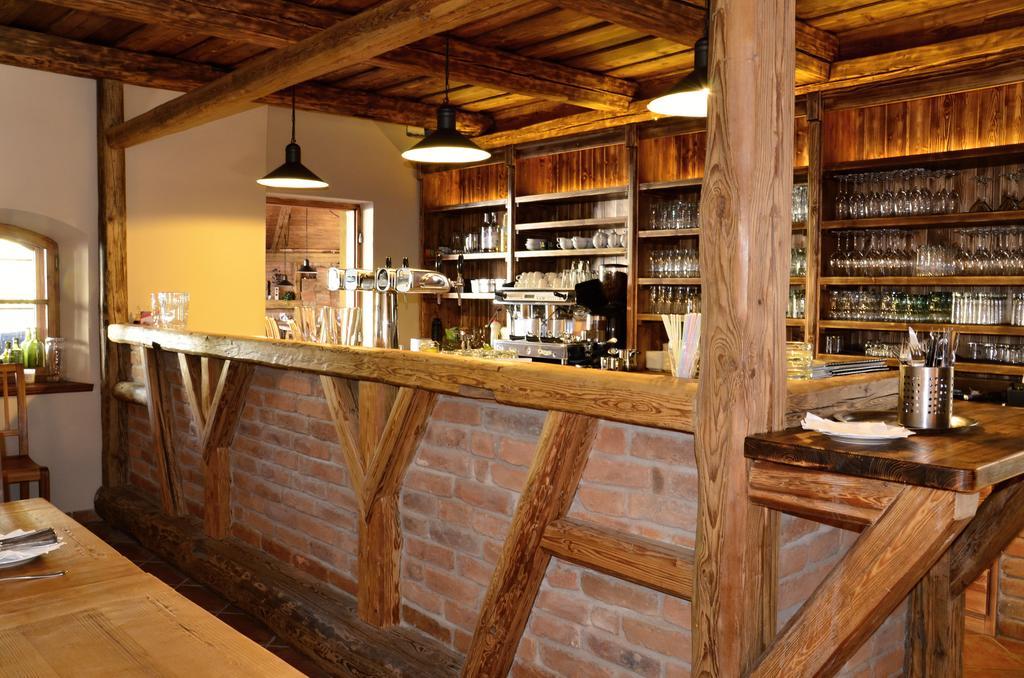 Restaurace A Penzion U Pešíků Červený Kostelec Exterior foto